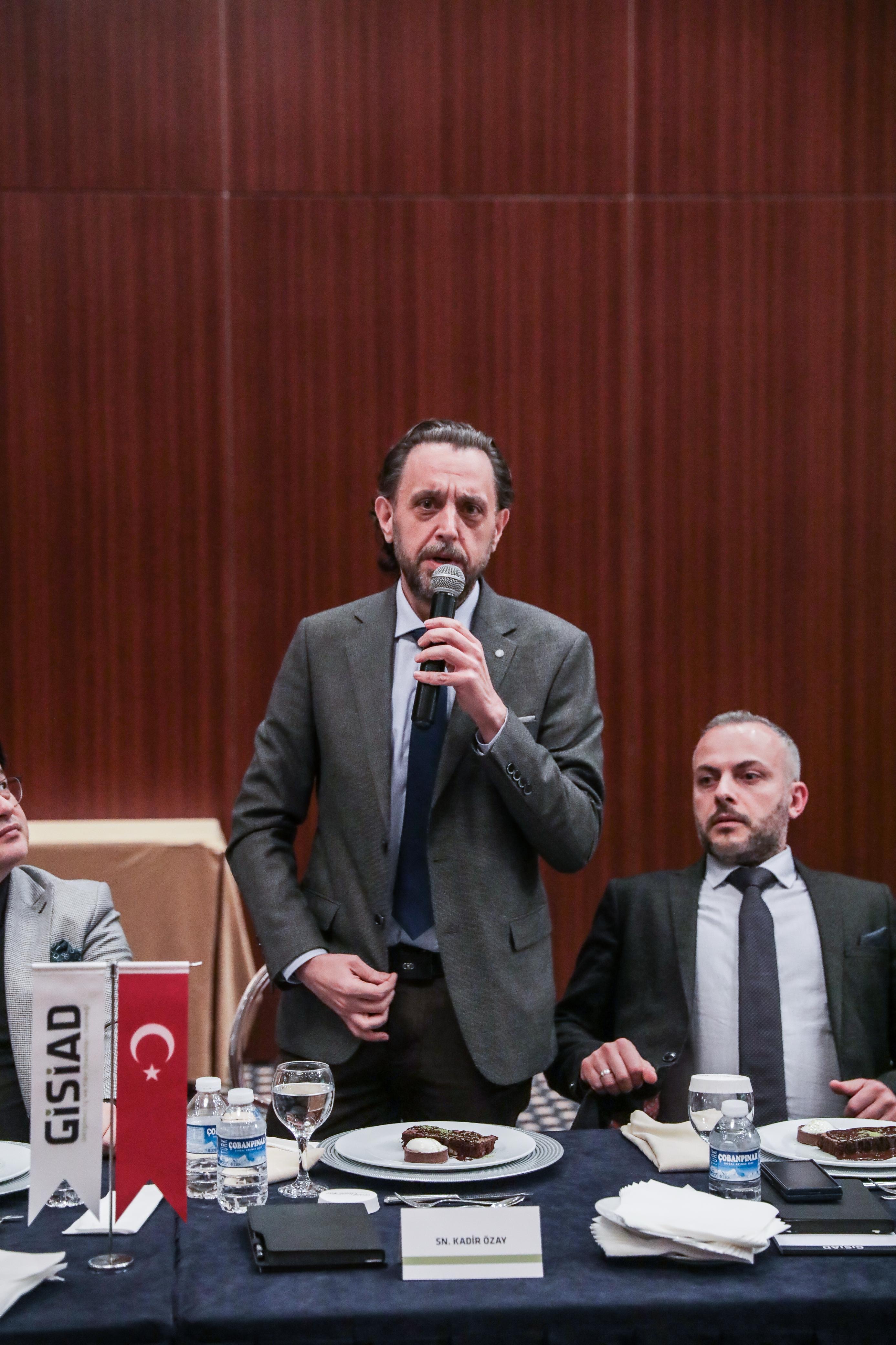 Geleceğin Sağlık Vizyonu Geçmişin Köklü Değerleriyle Buluşuyor: Sağlık Grubu Yönetimi GİSİAD Kürsüsünde Rekor Büyüme Stratejisini Açıkladı!