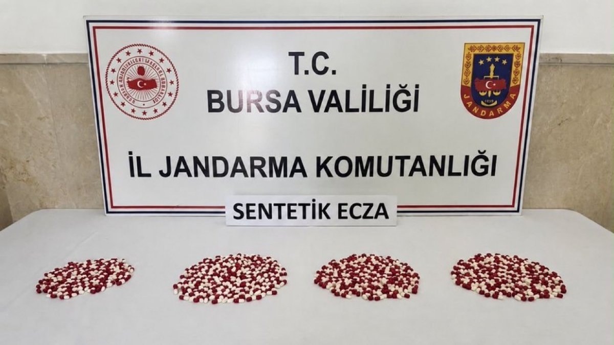 Bursa'da 1098 adet sentetik ecza ele geçirildi