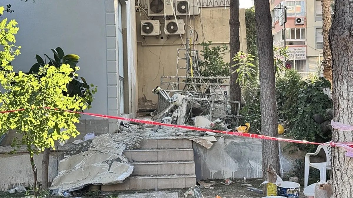 İzmir'de iskele faciası! Metrelerce yükseklikten yere çakıldılar
