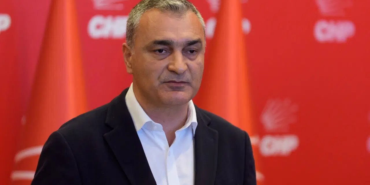 CHP Parti Sözcüsü Müslim Sarı: Manisa Milletvekili CHP'deyken Başka Bir Siyasi Partinin Logosunun Hazırlıklarının Olduğunu İlan Ediyor
