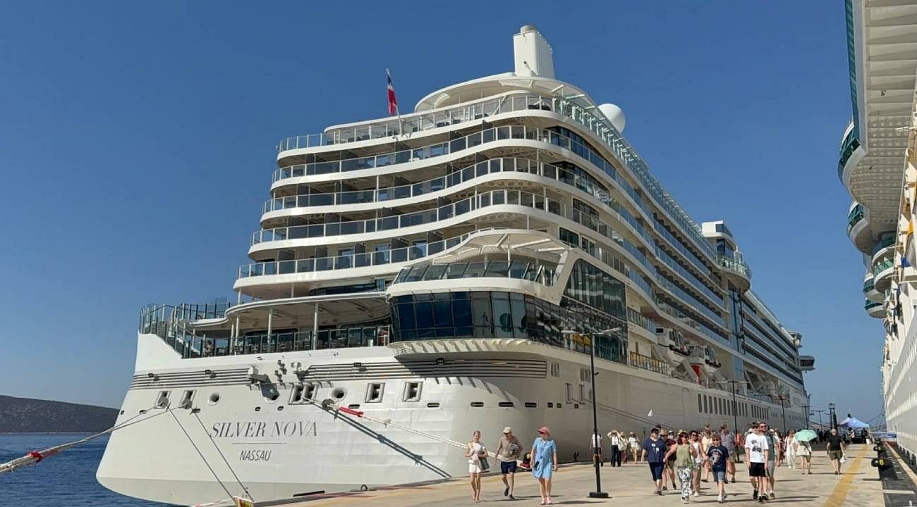 Bodrum'a kruvaziyer akını! İki gemiyle 3 binden fazla turist geldi