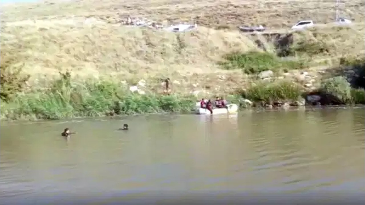 Muş'ta 6 ve 8 yaşlarındaki kardeşler çaya düştü: 1 ölü 1 kayıp