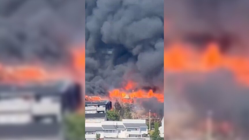 Norveç'te konut sitesinde çıkan yangında onlarca ev kül oldu, yüzlerce kişi tahliye edildi