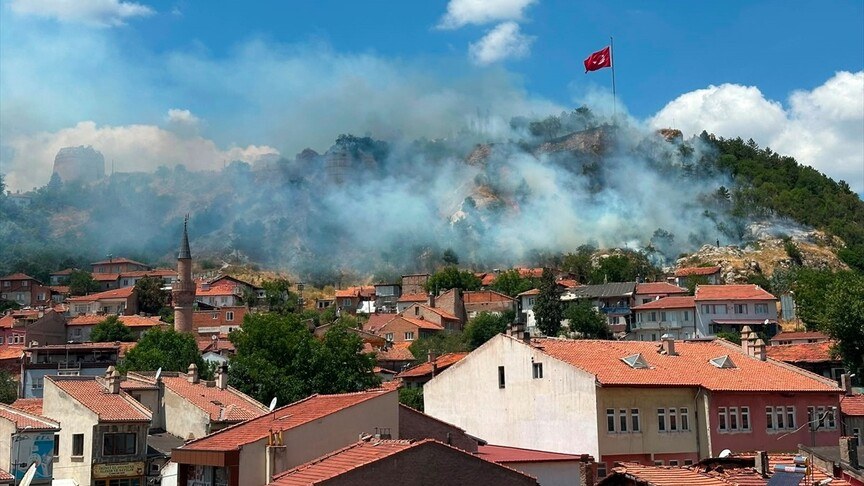 Tarihi Kütahya Kalesi'nde çıkan yangın kontrol altına alındı
