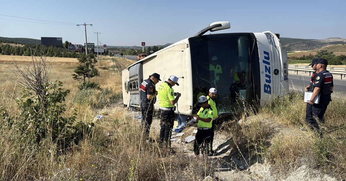 Son dakika: Eskişehir'de yolcu otobüsü şarampole devrildi: 24 yaralı | Son dakika haberleri