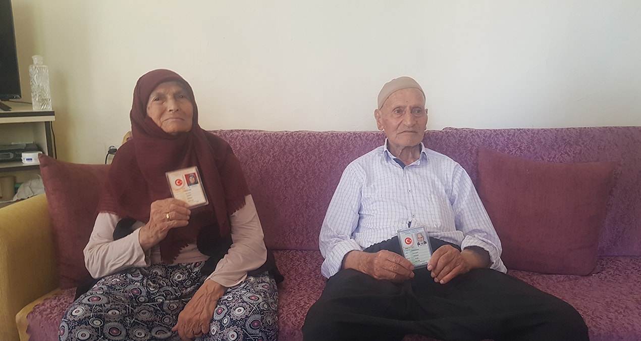 100 yaşındaki çift uzun yaşamanın sırrını açıkladı: Bu 3 şeyi sofradan eksik etmiyorlar - Sözcü Gazetesi