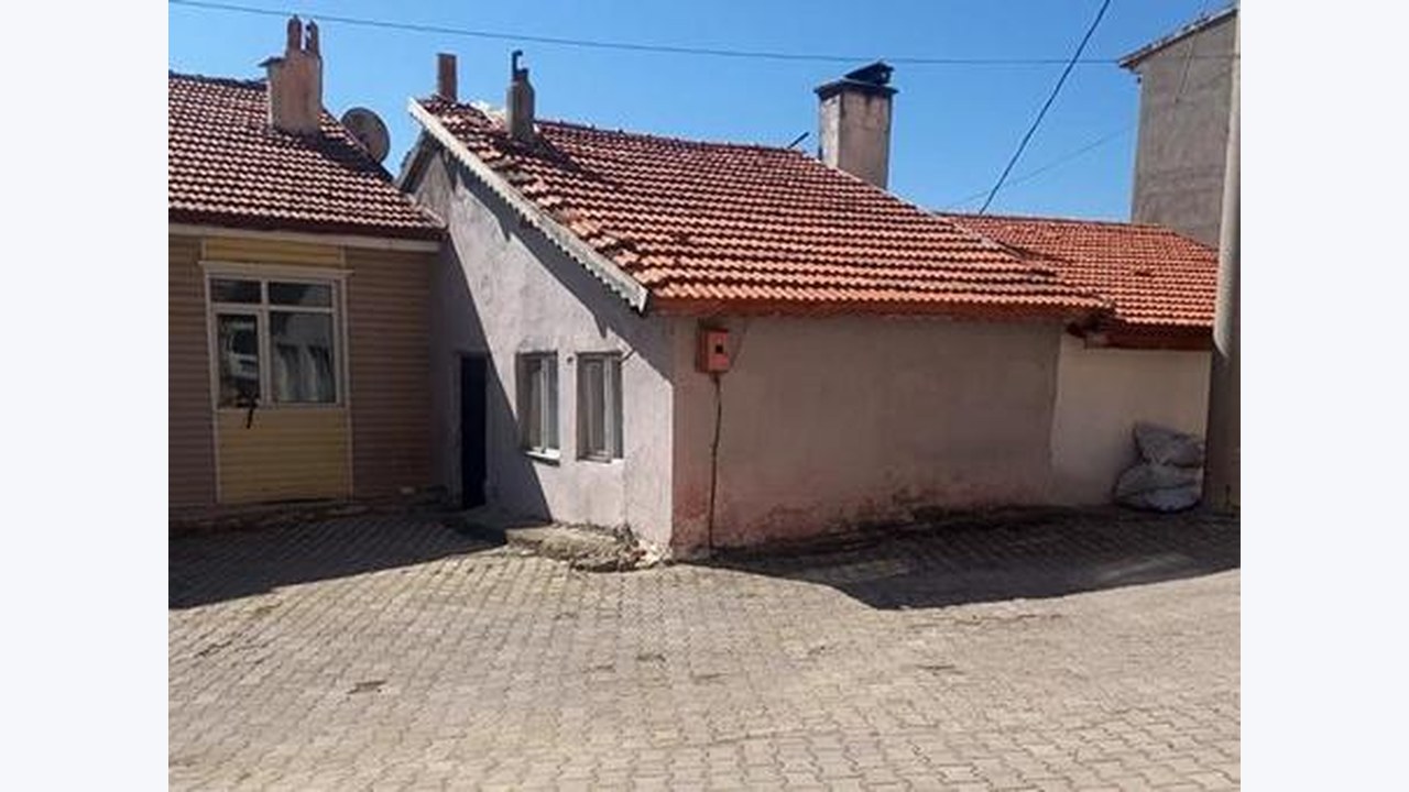Komşu bıçakla anne ve kızı yaraladı, anne hayatını kaybetti