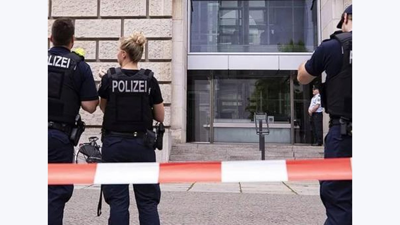 Almanya'da Polis Müdahalesi Sonrası Şüpheli Ölüm Soruşturması