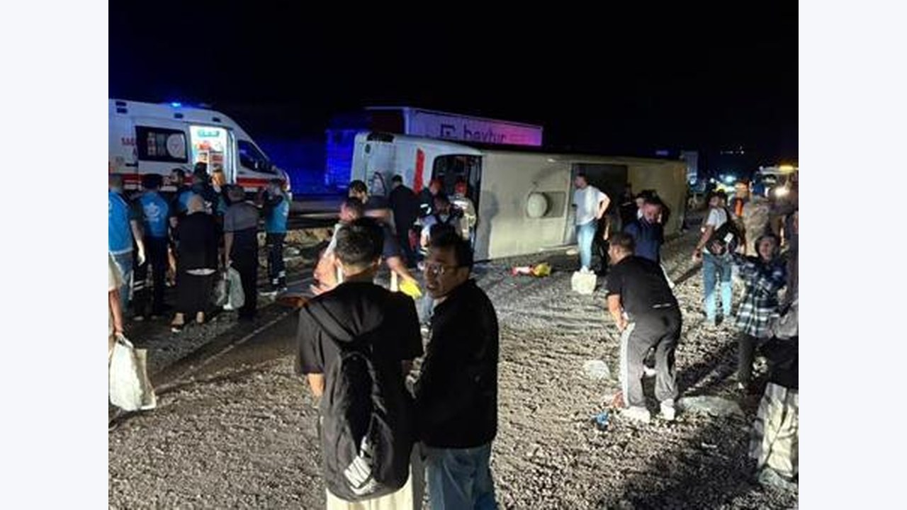 Kırıkkale'de Yolcu Otobüsü Şarampole Devrildi: 29 Yaralı