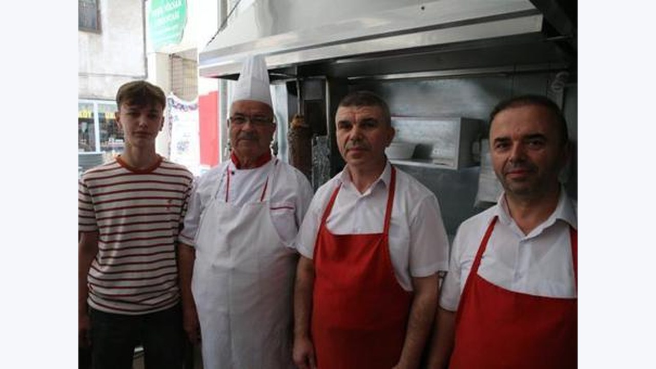 Yarım Asrı Aşkın Süredir Aynı Tezgahta: Üç Kuşak Birlikte Çalışıyor