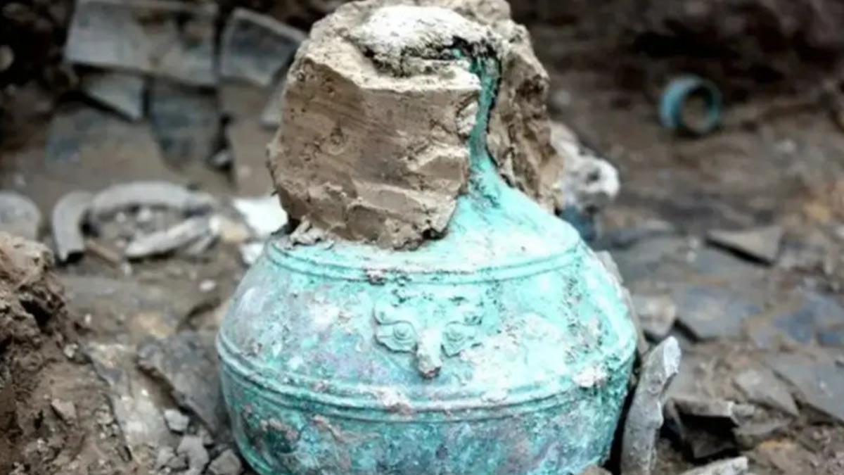 Mezardan çıkan şişe tarihe ışık tuttu: 2 bin yıllık sır çözüldü