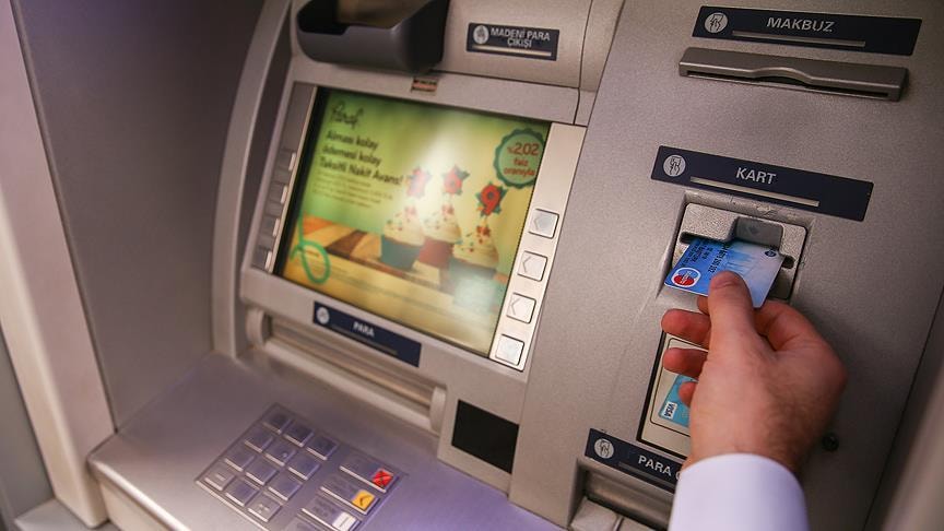 ATM'den Para Çekerken 6 Kuralı Uygulayın: Uzmanlar Sizinle İletişim
