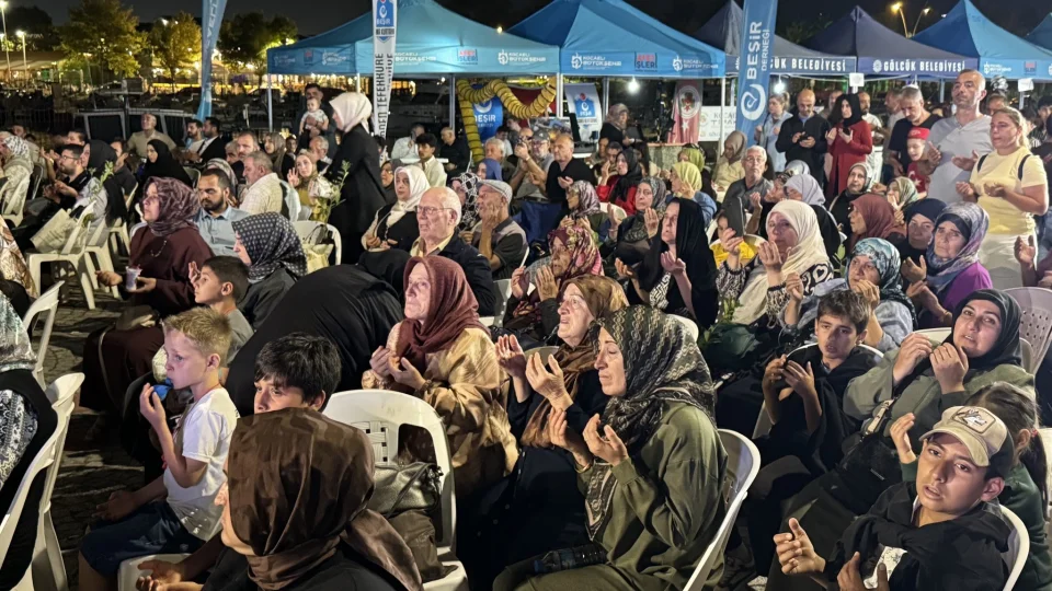 Marmara Depremi'nde Kocaeli'nin Glck ilesindeki Hayatn Kaybedenleri Anld